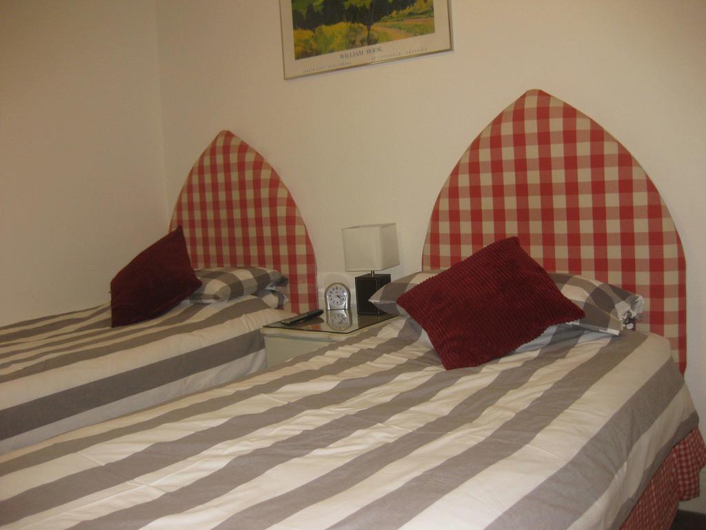 Acorns Guest House Combe Martin Oda fotoğraf